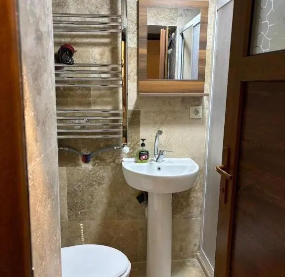 デラックスの４人部屋, Uluyol Stone House
