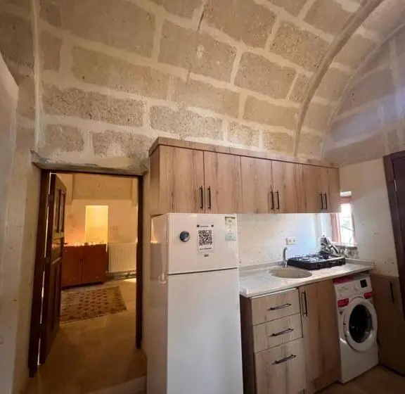 デラックスの４人部屋, Uluyol Stone House