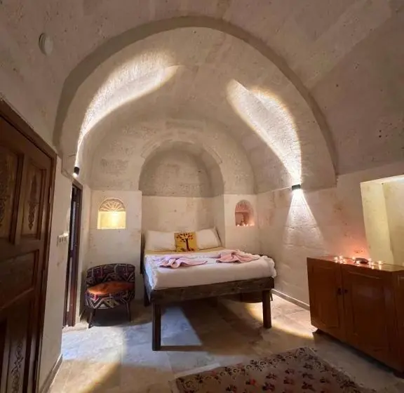 デラックスの４人部屋, Uluyol Stone House