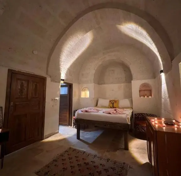 デラックスの４人部屋, Uluyol Stone House