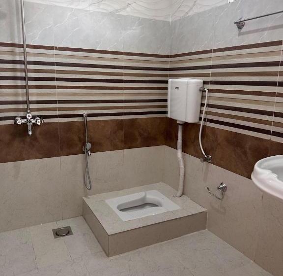 اتاق استاندارد سه نفره, Vacations Inn Hotel And Restaurant