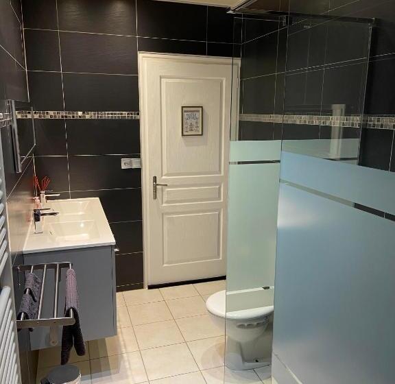 غرفة قياسية, Chambres De L Enclose