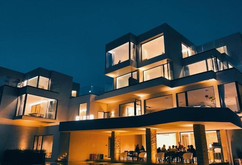 Standardrum King Size Säng, 画本里民宿