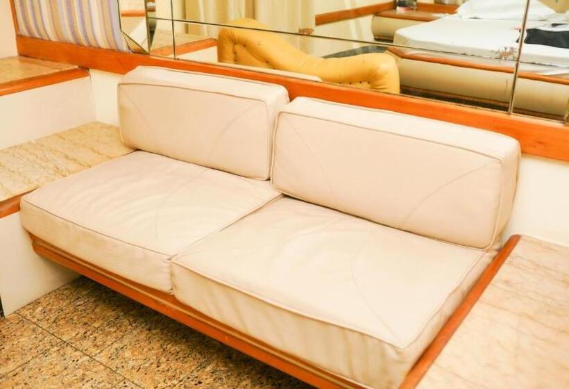 اتاق اکونومی, Blue Star Rio