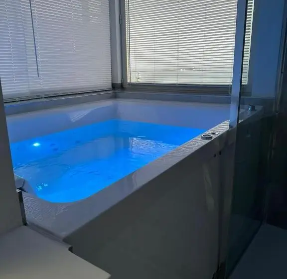 اتاق لوکس با چشمانداز دریا, B&b Terranova Suite