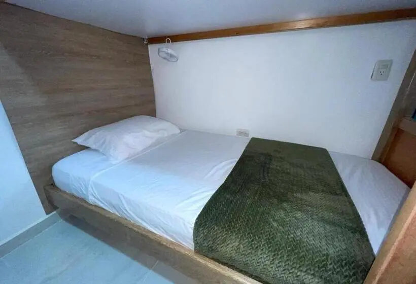 ルームシェアのワンベッド, Casa Lupe Hostal