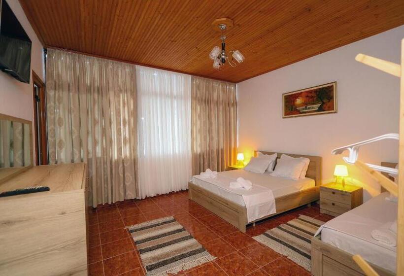 اتاق استاندارد سه نفره, Vila Spahiu