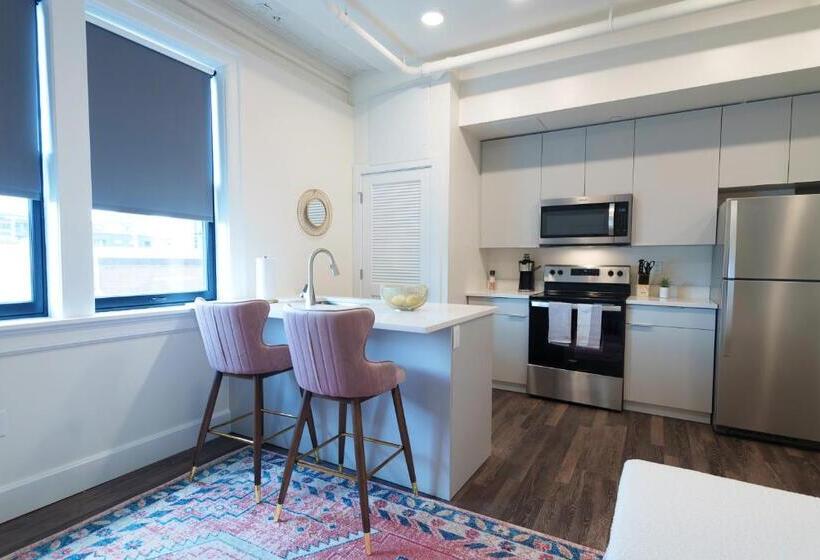 Family Suite, The Standard Downtown Columbus