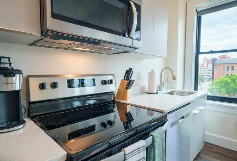 Апартаменты Deluxe 1 Спальня, The Standard Downtown Columbus