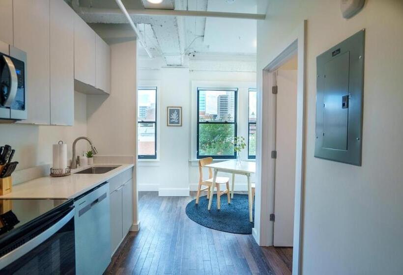 Апартаменты Deluxe 1 Спальня, The Standard Downtown Columbus