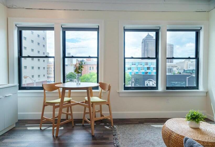 Апартаменты Deluxe 1 Спальня, The Standard Downtown Columbus