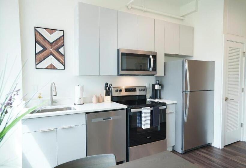 Апартаменты Семейные 1 Спальня, The Standard Downtown Columbus