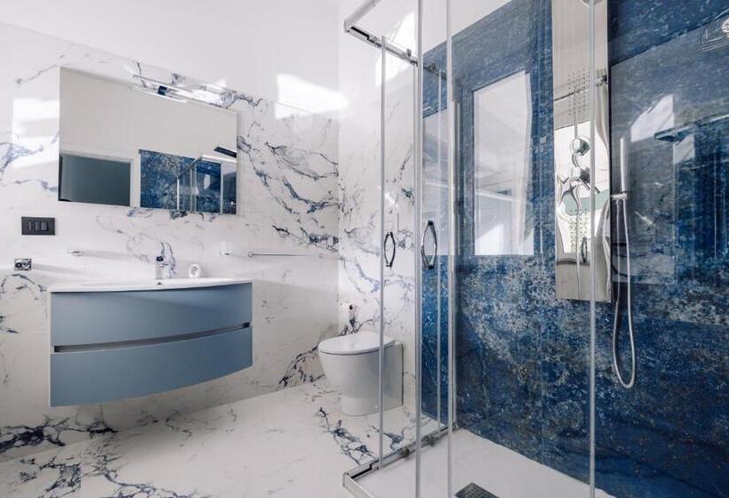 غرفة قياسية ثلاثية مزودة بتراس, B&b Insonnyroom