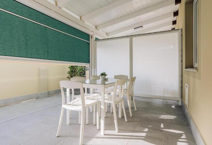 غرفة قياسية ثلاثية مزودة بتراس, B&b Insonnyroom