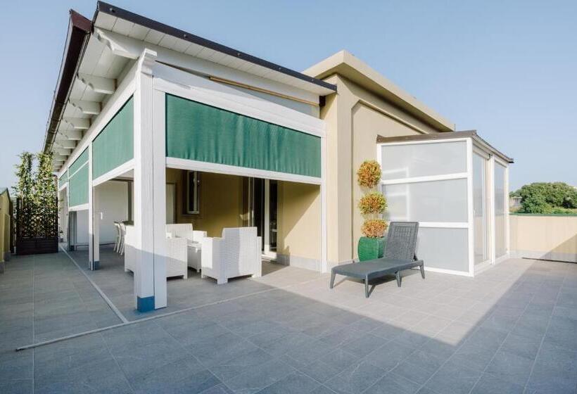 غرفة قياسية ثلاثية مزودة بتراس, B&b Insonnyroom