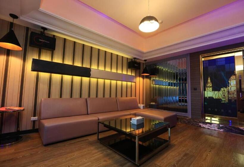 اتاق پریمیوم چهارنفره, 約客頂級汽車旅館 新竹館