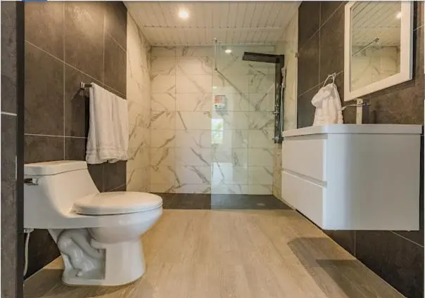 اتاق لوکس سه تخته, Aloe B&b