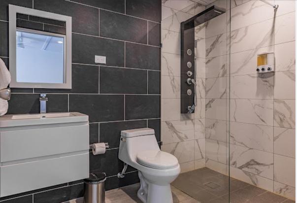 اتاق لوکس چهار تخته, Aloe B&b