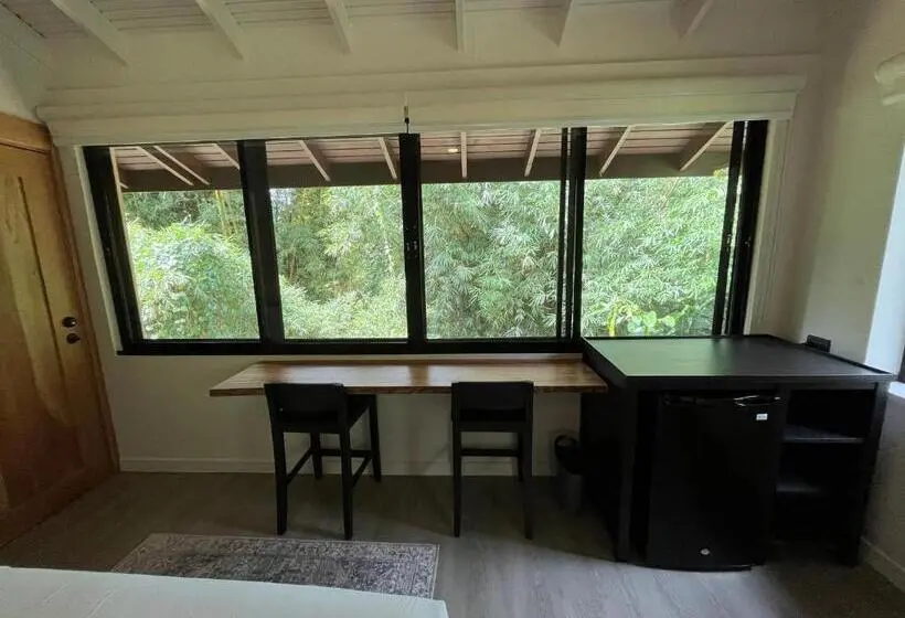 اتاق لوکس, Hadco Experiences At Asa Wright Nature Centre