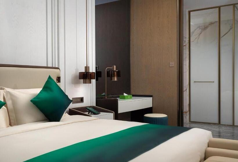 מיטת קינג בסוויטה, Wingate By Wyndham Urumqi Railway Station