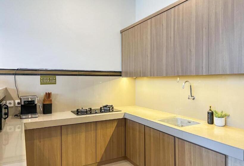 Номер Deluxe, 1 Min To Batu Bolong Island Boy Guesthouse Kt 1
