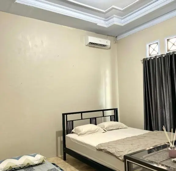 キングサイズベッドのデラックスルーム, Harmoni Guest House Tumpak Sewu