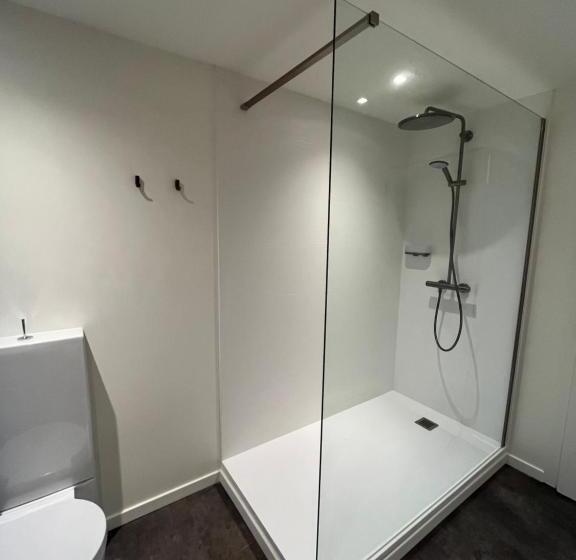 디럭스 룸, Table Rase