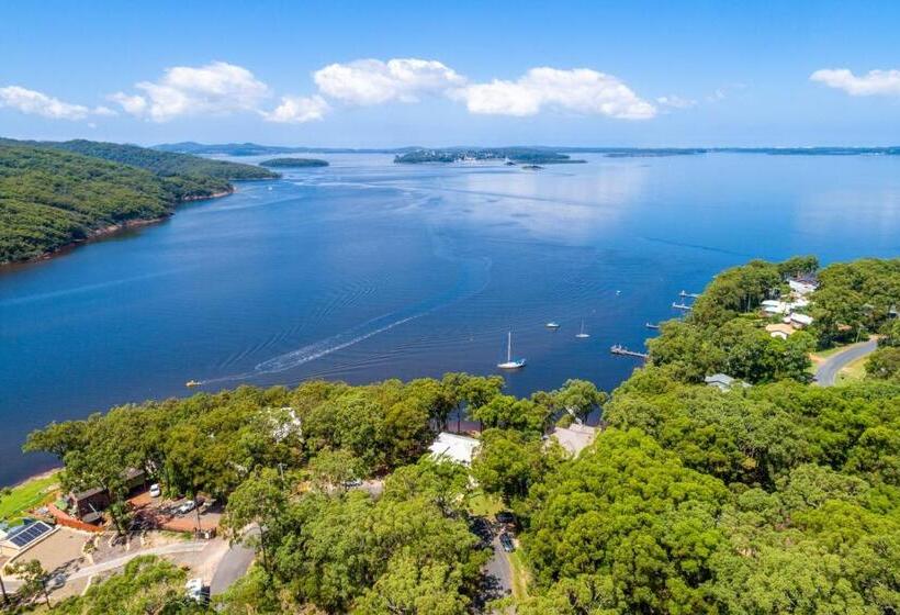 家庭间, Whispering Waves