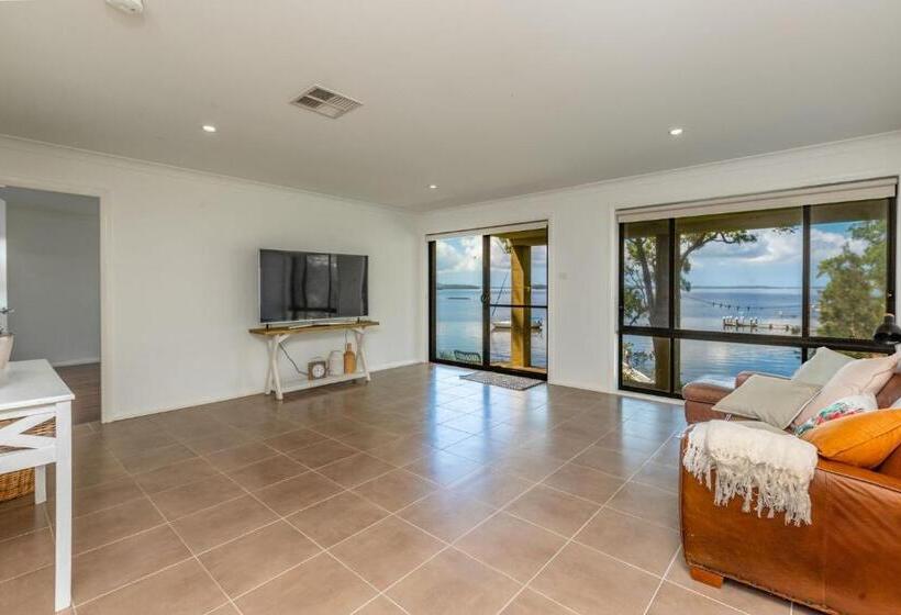 家庭间, Whispering Waves