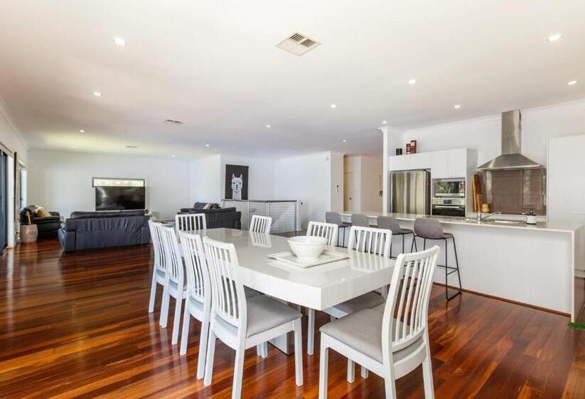 家庭间, Whispering Waves