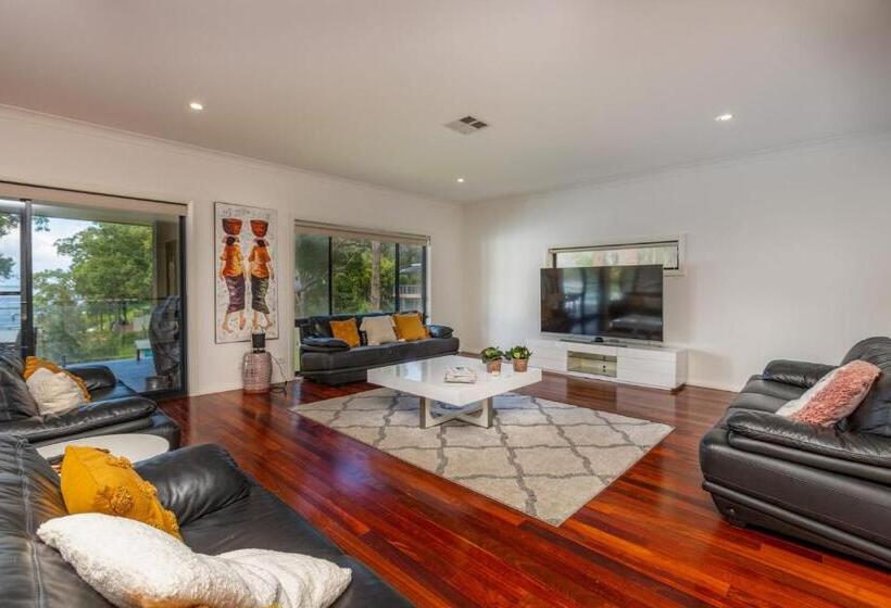 家庭间, Whispering Waves