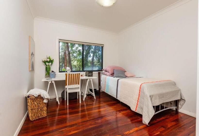 家庭间, Whispering Waves