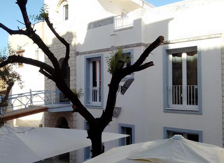 استودیوی استاندارد, Resindenze Donna Sabella