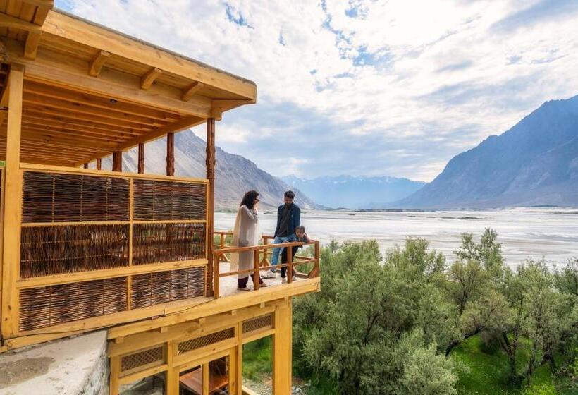 سوئیت با چشم‌انداز رودخانه, Dera Lamsa Shigar