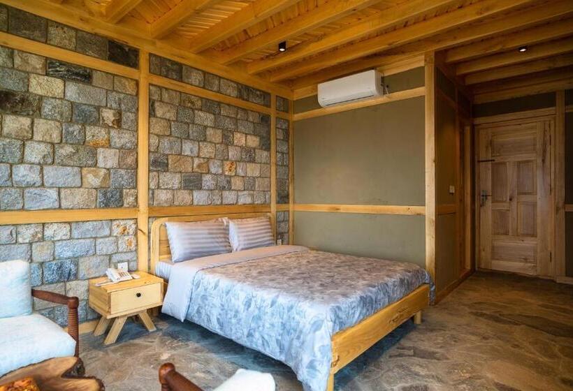 سوئیت با چشم‌انداز رودخانه, Dera Lamsa Shigar