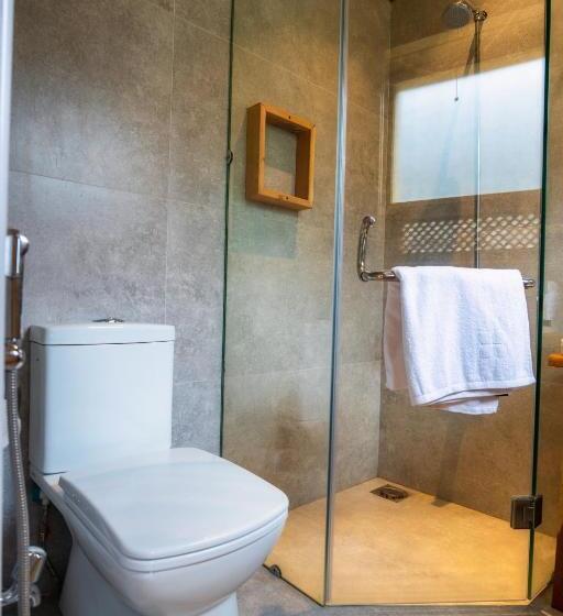 سوئیت با چشم‌انداز رودخانه, Dera Lamsa Shigar