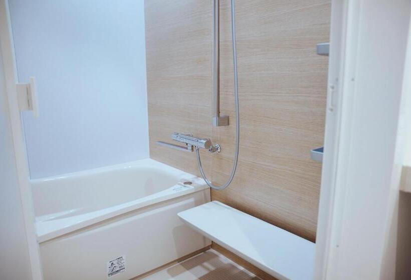 Четырехместный Номер Стандарт, Sekai Hotel Takaoka