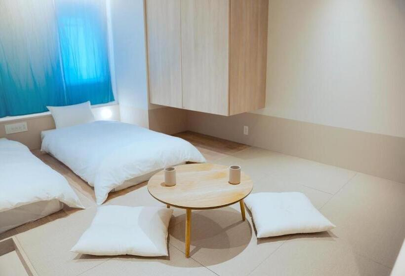 Четырехместный Номер Стандарт, Sekai Hotel Takaoka