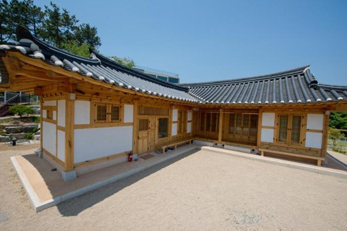 ファミリールーム, Daebudo Jongii Misulgwan Pension