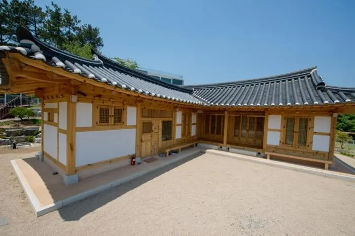 اتاق خانوادگی, Daebudo Jongii Misulgwan Pension