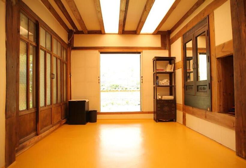 סוויטה, Pungryuheon Hanok Stay