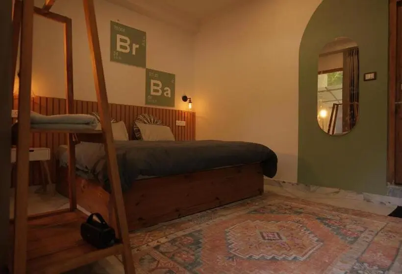 デラックスルーム, The Trippy Tribe Riverside Hostel Kasol