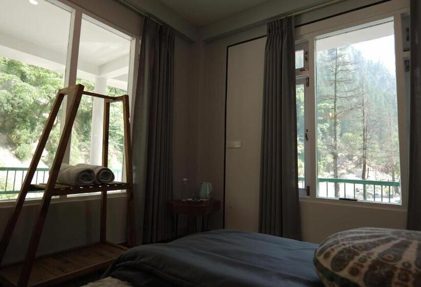 スタンダードルーム, The Trippy Tribe Riverside Hostel Kasol