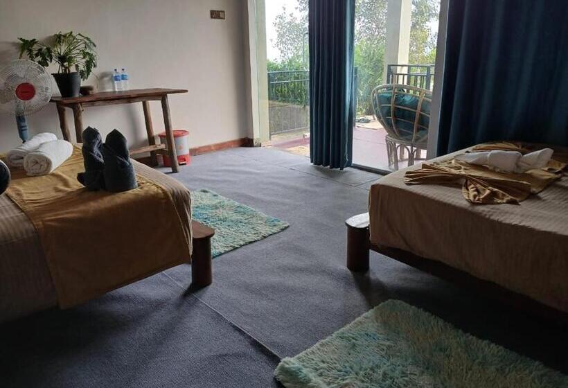 غرفة عائلية مطلّة علي الجبل, Awesome Place