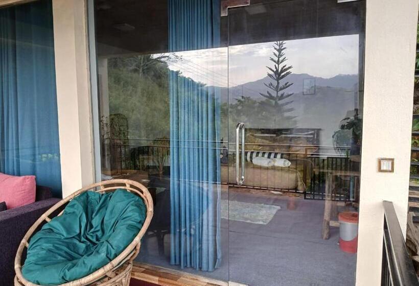 غرفة عائلية مطلّة علي الجبل, Awesome Place