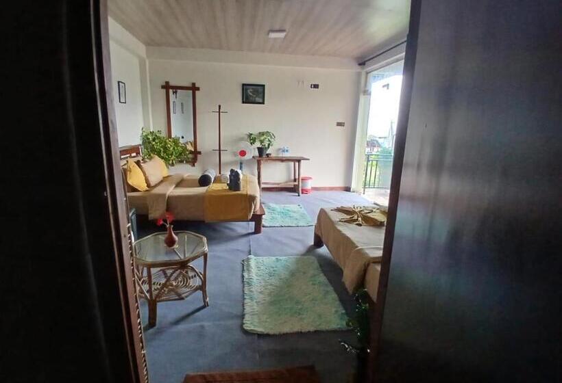 غرفة عائلية مطلّة علي الجبل, Awesome Place