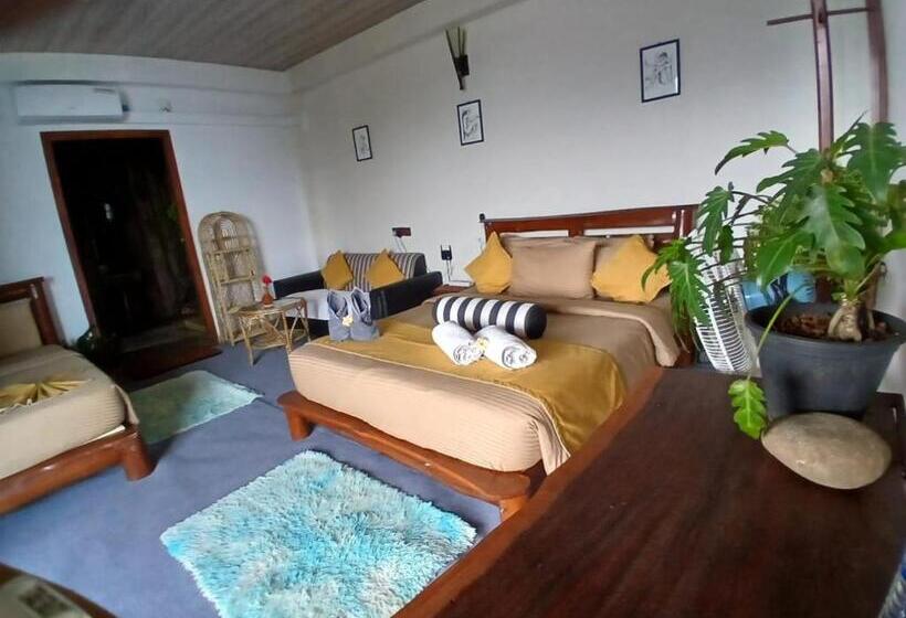 غرفة عائلية مطلّة علي الجبل, Awesome Place