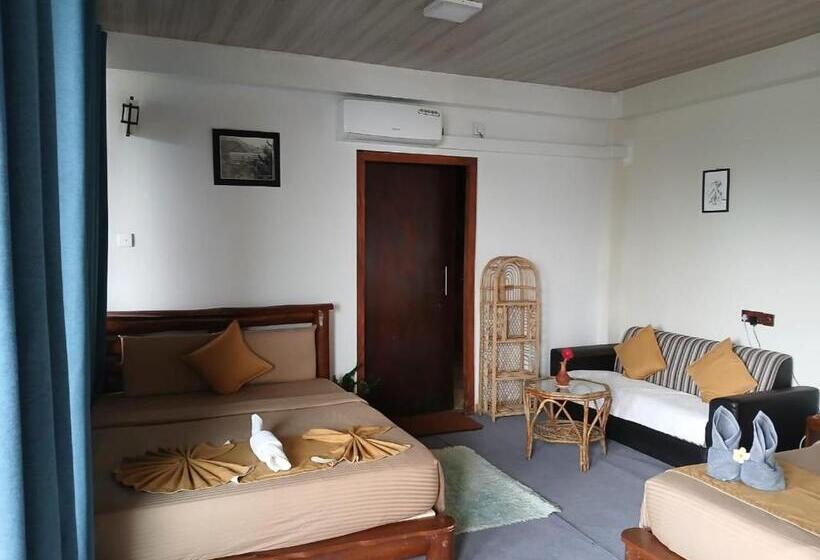 غرفة عائلية مطلّة علي الجبل, Awesome Place