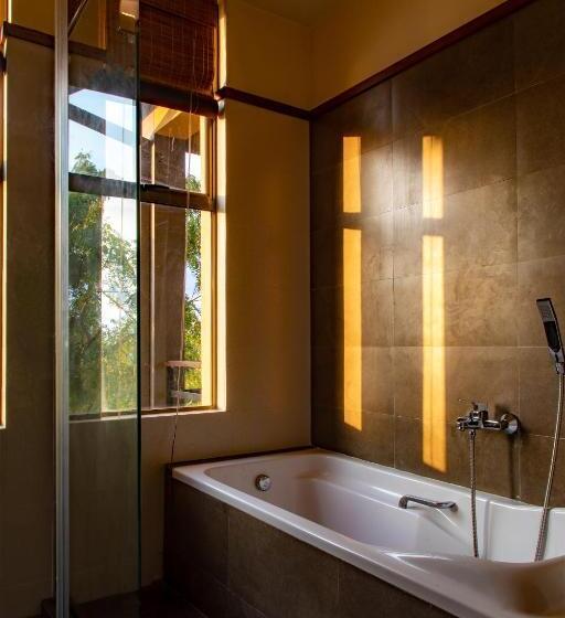 디럭스 트리플 룸, Rock Wild Yala