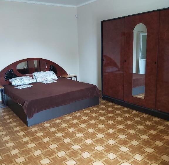 Четырехместный Номер Стандарт с Балконом, гостевой дом вилла босфор